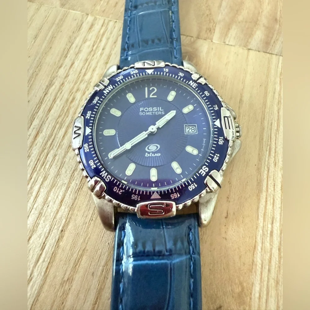 Fossil Blue stainless steel sport diver style blue leather watch NEW BATTERY